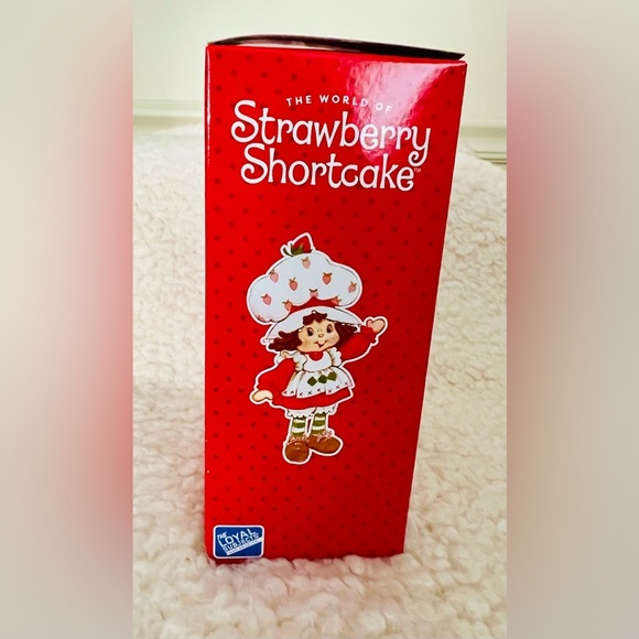 NIB Strawberry Shortcake Doll w/ 10 Pieces Included- Comes w/ 4 Surprises In Box - Picture 5 of 9